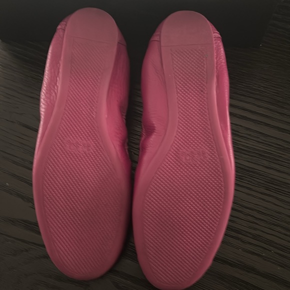 Coach new beautiful Camilla Pebble Grain Leather Flats. - Picture 6 of 7